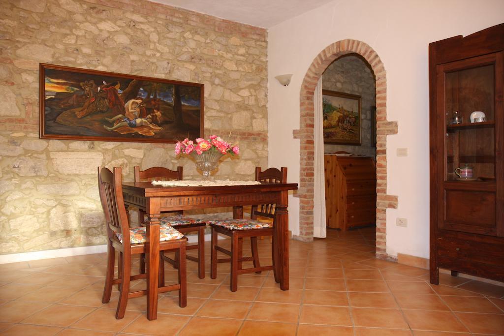 Agriturismo Podernuovo Asciano Szoba fotó